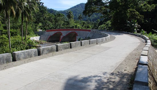 road leading to Calabato Hot Spring