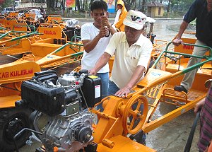 Samar acting governor Jesus Redaja starting a hand tractor engine
