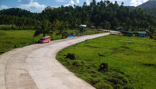 Paved road to Mapaso Hot Spring