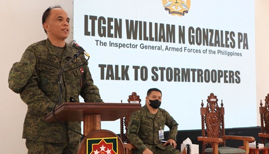 Lieutenant General William M Gonzales visit to 8ID