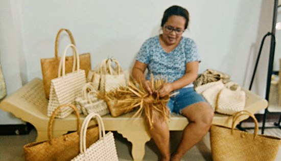 Buli weaver Mary Ann Parado