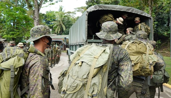 send-off of new enlisted soldiers