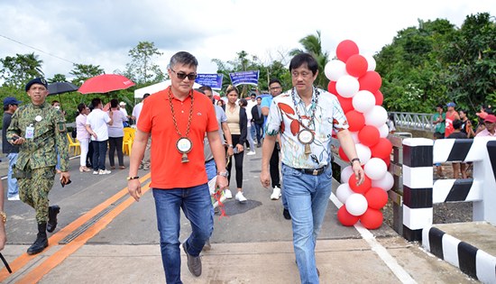 Agrarian Reform Secretary Conrado Estrella III in Balangiga, Eastern Samar.