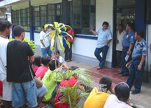 Catbalogan gangsters in a briefing with mayor Tekwa Uy photo