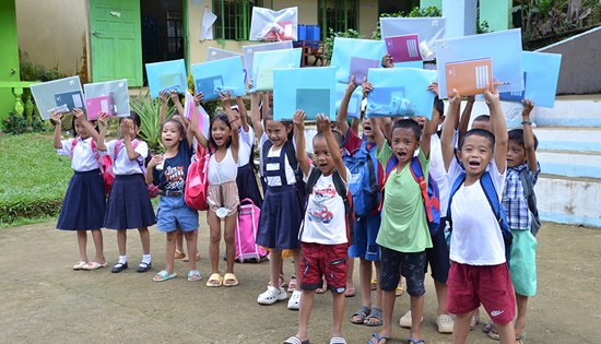 Lower Caynaga Elementary School schoolchildren received school supplies from DAR