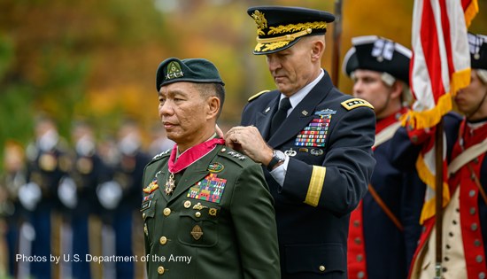 Army Chief receives the U.S. Legion of Merit Medal