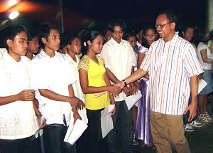 Eastern Samar governor Ben Evardone and SK officials